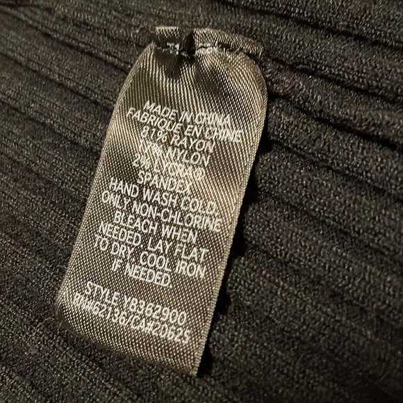 Guess jeans zipper halter crop top.  Size Medium - Picture 4 of 13